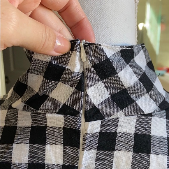 ✨HP✨ High collar gingham ruffles blouse - Picture 9 of 9